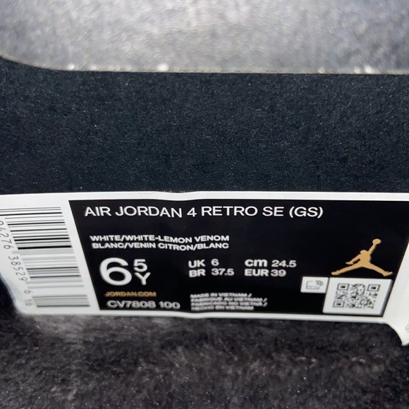 Air Jordan 4 Retro (GS) Barely used! With extra laces! - Picture 6 of 8